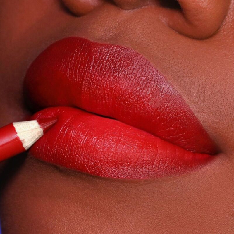 even-lip-pencil-wemakeup-27-malabar-oxblood-2