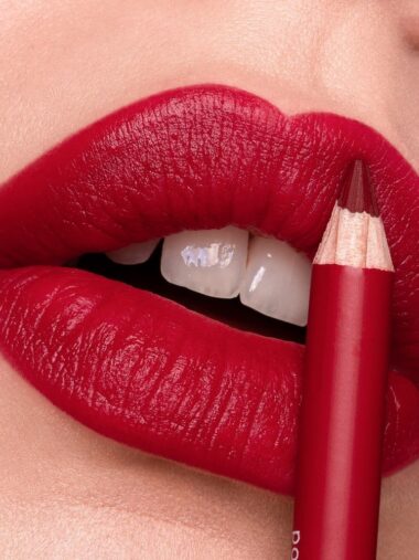 even-lip-pencil-wemakeup-27-malabar-oxblood