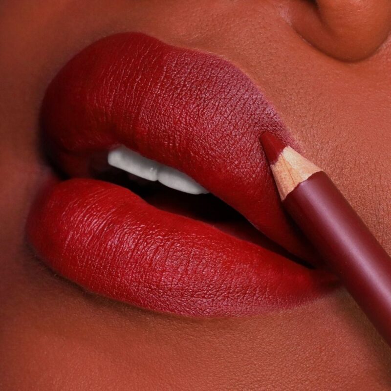 even-lip-pencil-wemakeup-41-hekla-barn-red-2